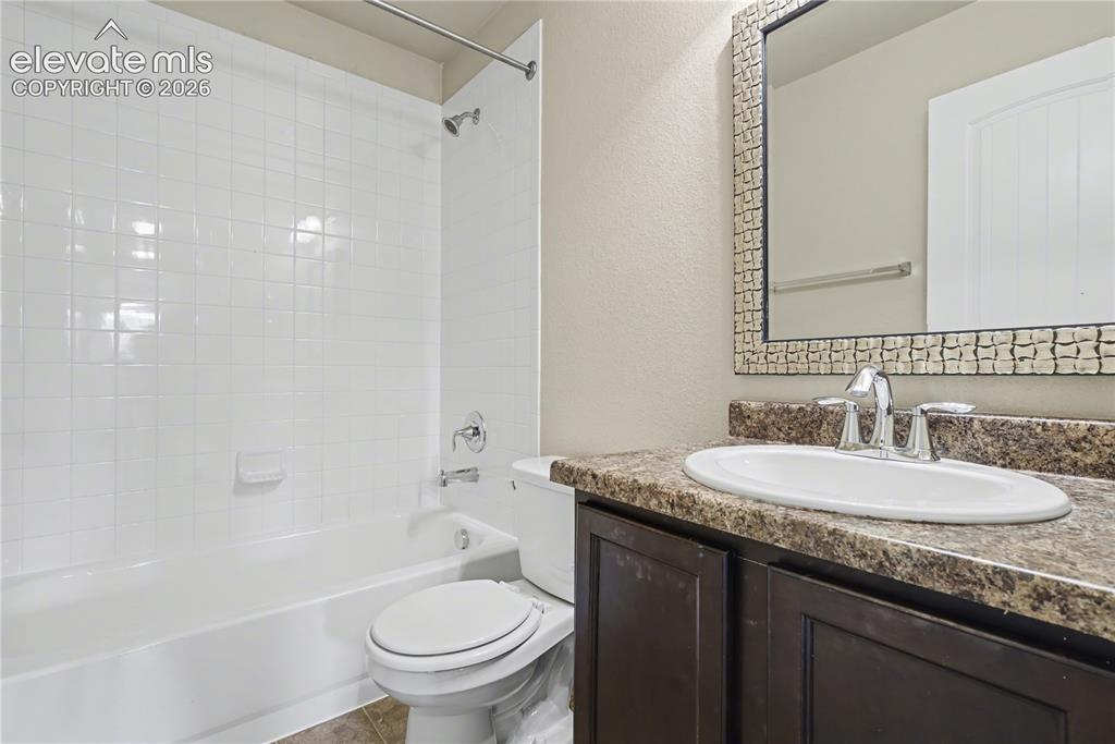 Image 32 of 36: Bathroom