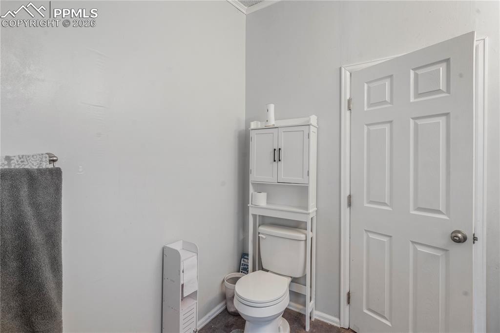 Image 13 of 27: Bathroom