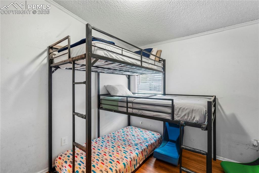 Image 16 of 27: Bedroom