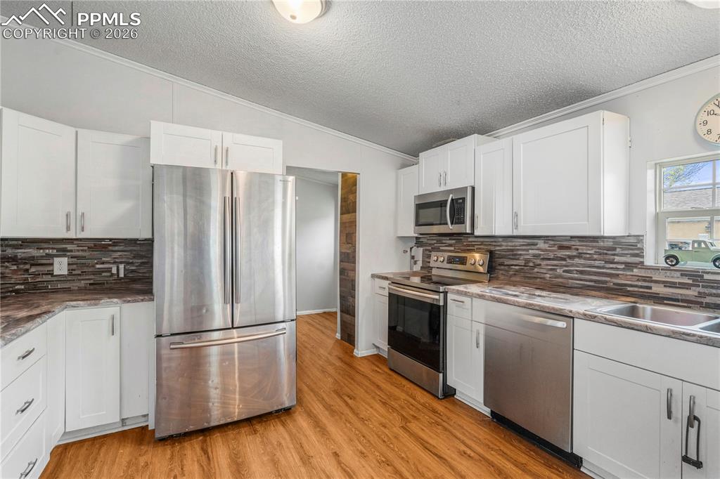 Image 6 of 27: Kitchen