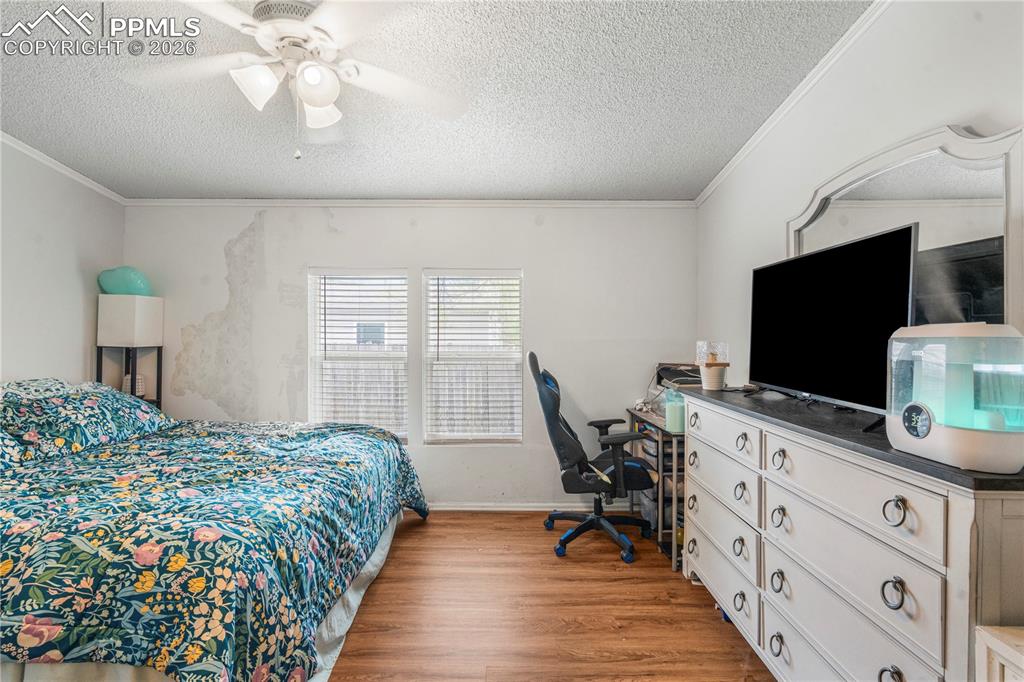 Image 8 of 27: Bedroom