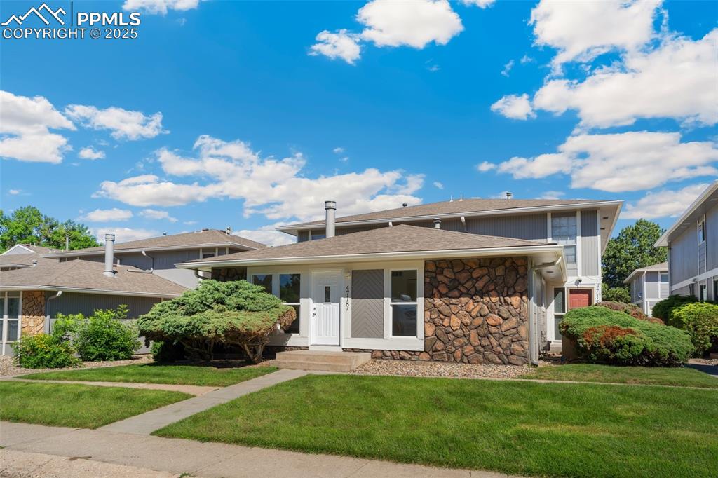 Image 2 of 15: 2 bedroom, 1 bathroom, ranch style, 1 car attached garage, 780 sq. ft townh
