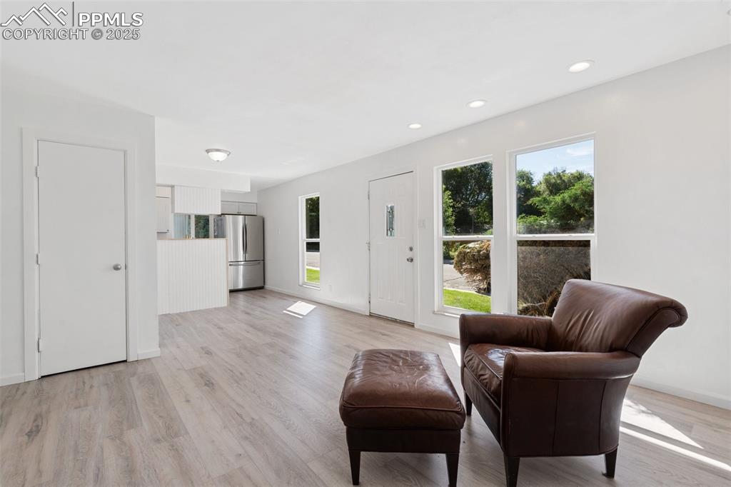 Image 6 of 15: Living room/dining room