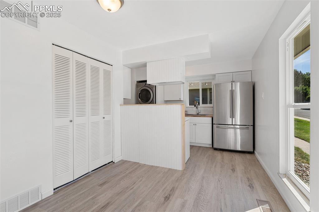 Image 7 of 15: Dining area has wood laminate floor