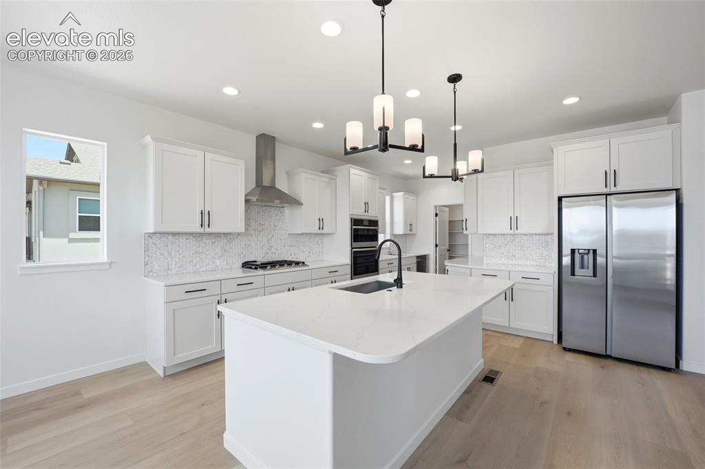 Image 13 of 42: Kitchen