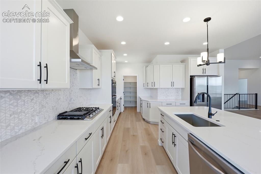 Image 14 of 42: Kitchen