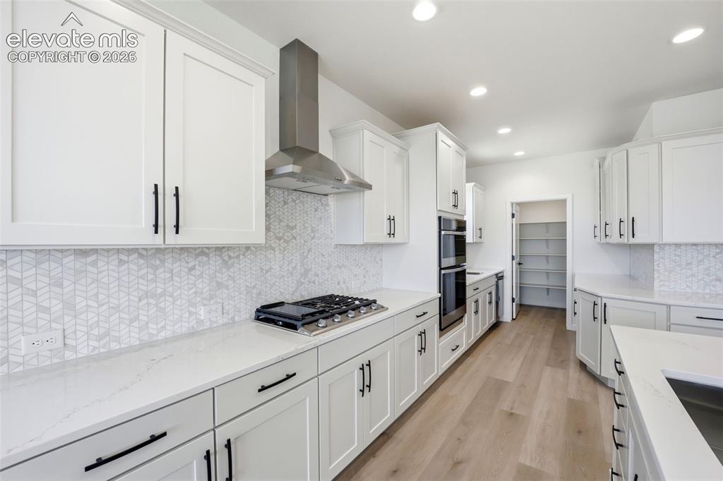 Image 15 of 42: Kitchen