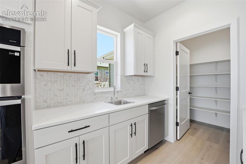 Image 16 of 42: Kitchen