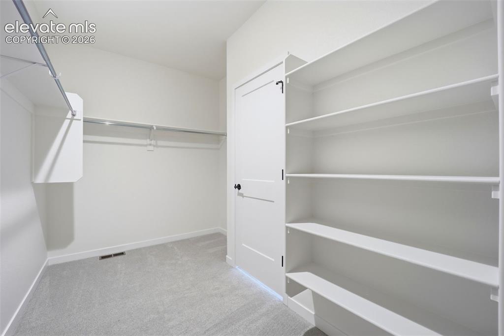 Image 23 of 42: Closet