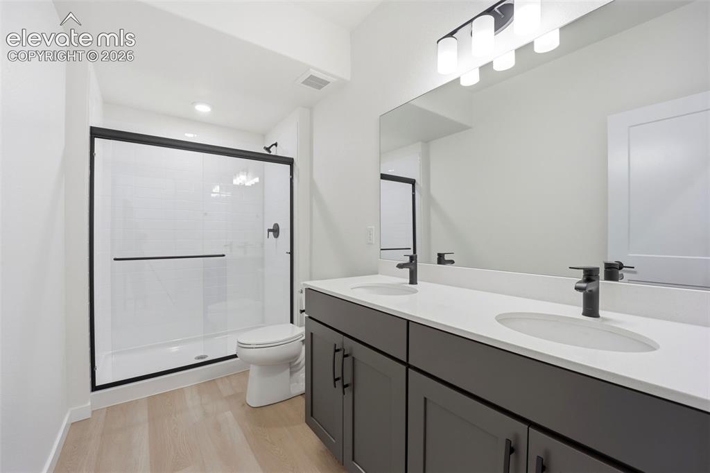 Image 37 of 42: Bathroom