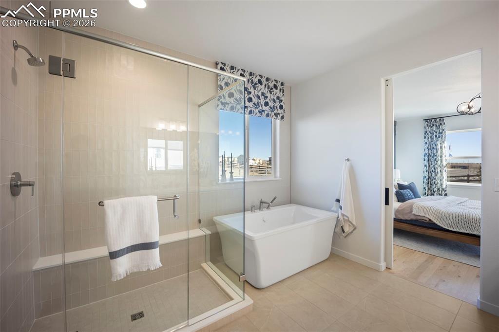 Image 5 of 11: Bathroom