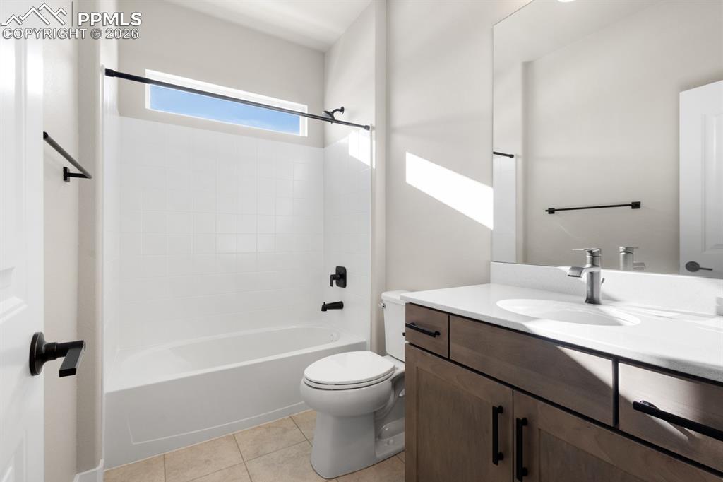 Image 8 of 11: Bathroom