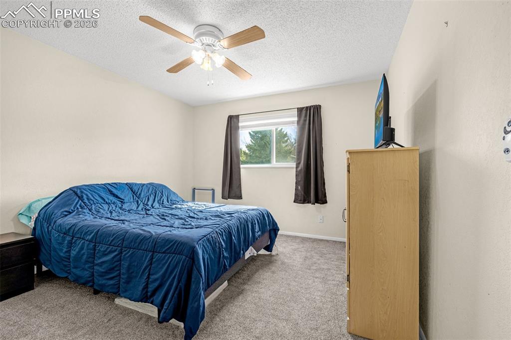 Image 10 of 31: Bedroom