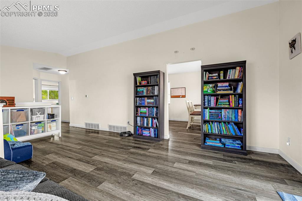 Image 6 of 31: Sitting Room