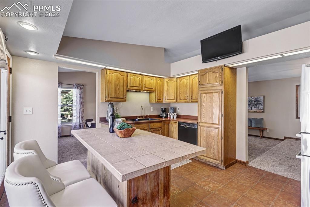 Image 11 of 44: Kitchen