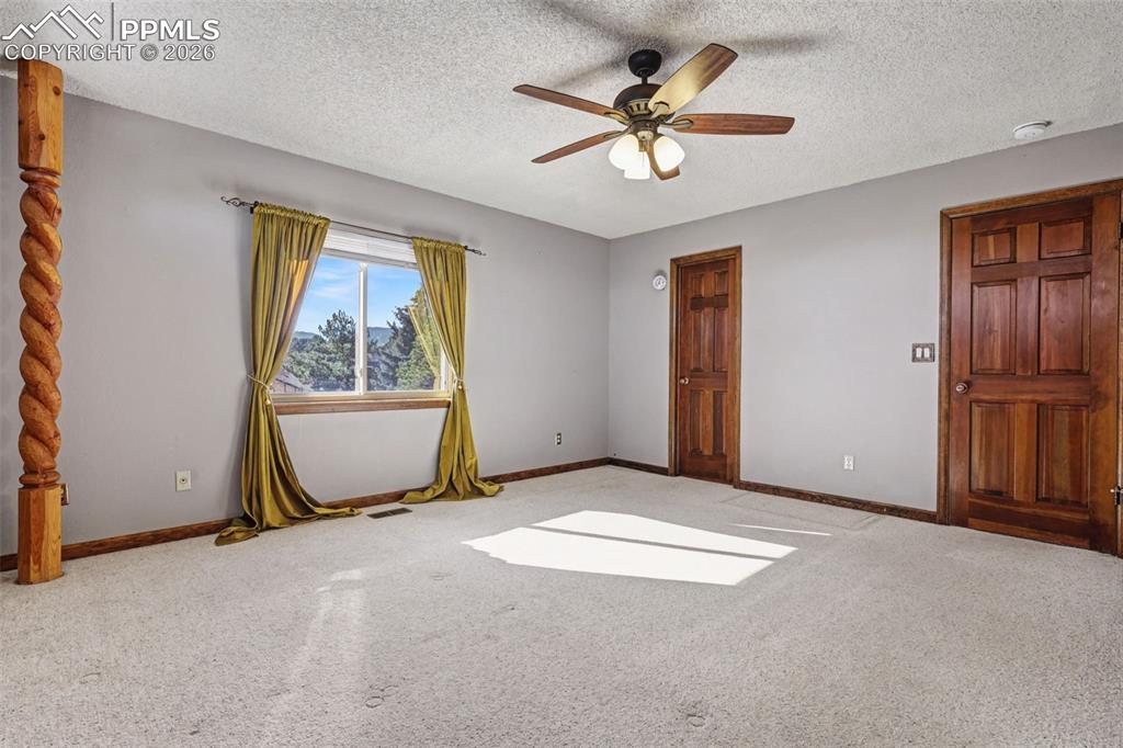 Image 18 of 44: Bedroom