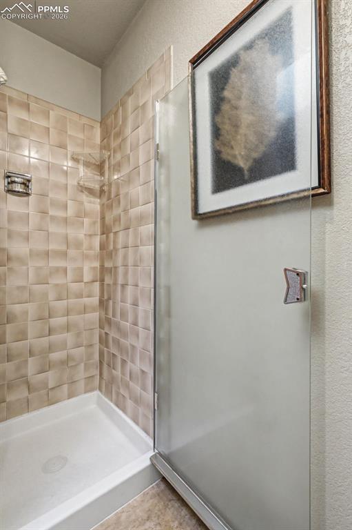 Image 20 of 44: Bathroom