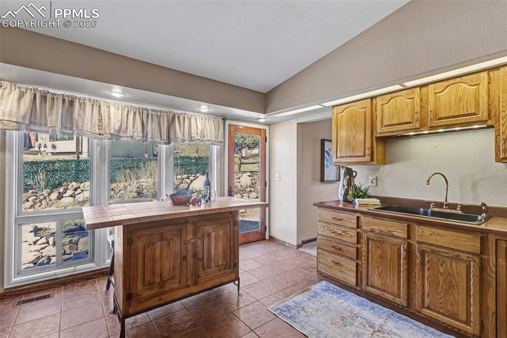 Image 9 of 44: Kitchen