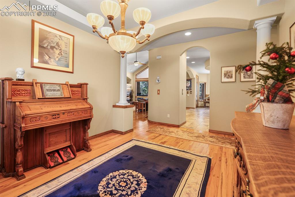 Image 11 of 38: Dining Room