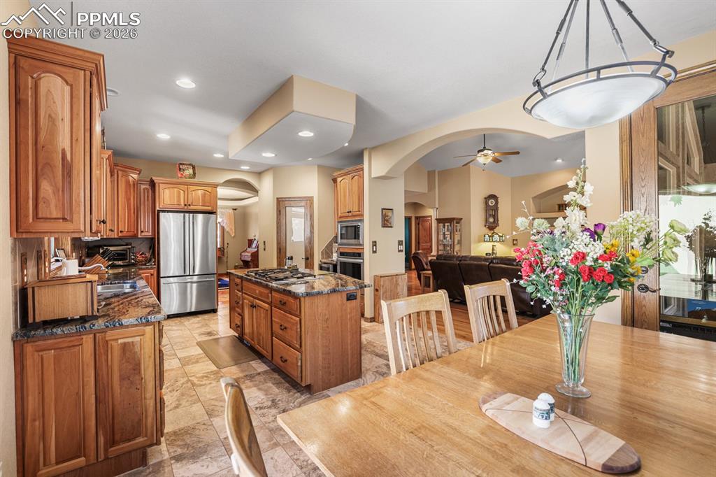 Image 24 of 38: Kitchen