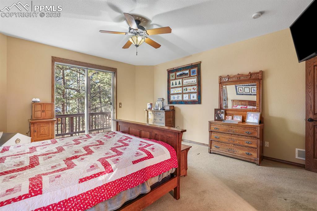 Image 25 of 38: Bedroom