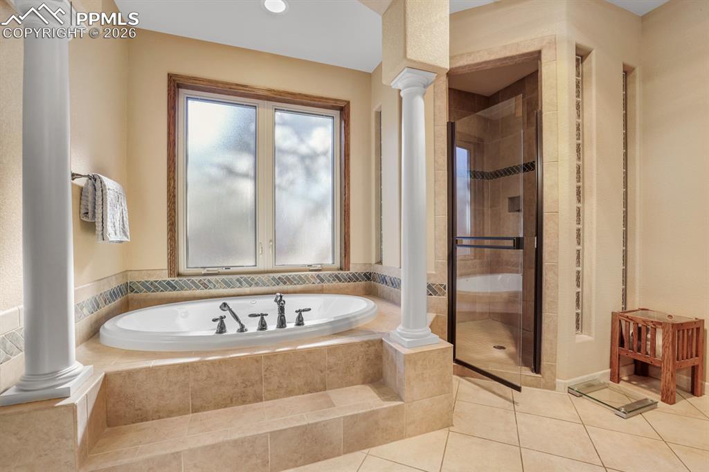 Image 26 of 38: Bathroom