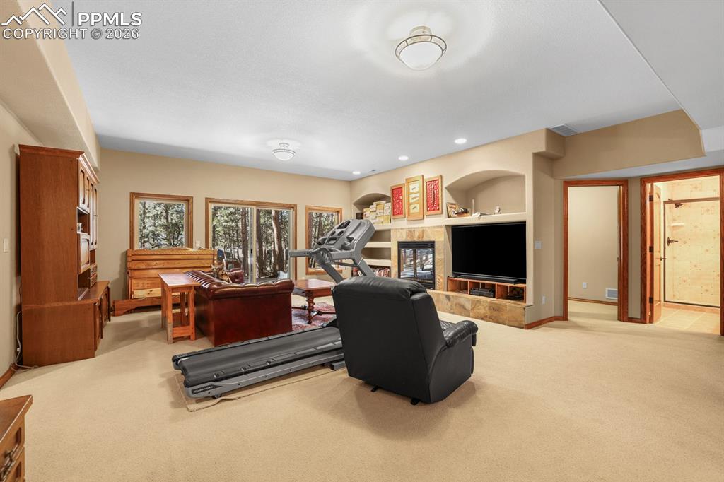 Image 29 of 38: Family Room