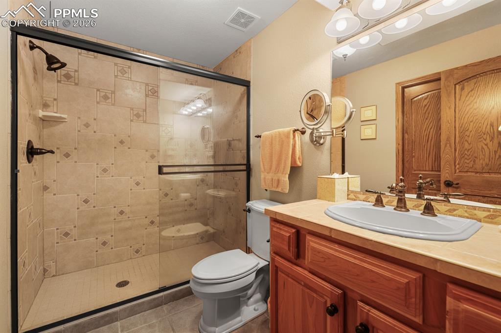 Image 31 of 38: Bathroom