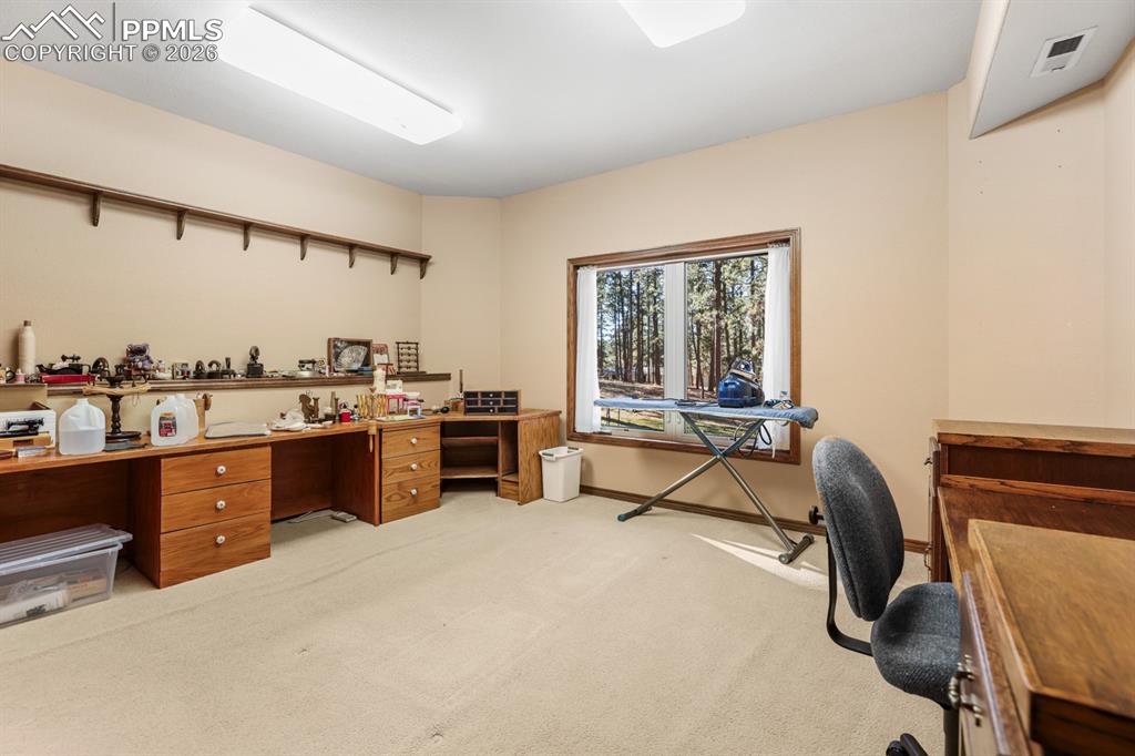 Image 34 of 38: Office