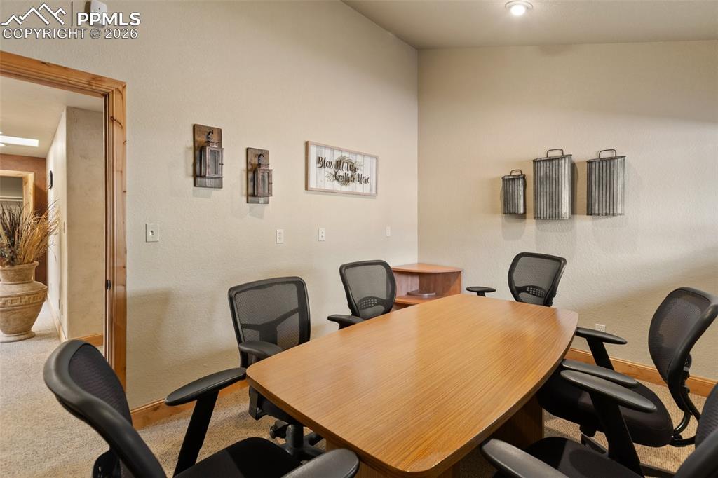 Image 16 of 40: Office