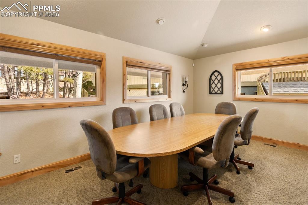 Image 18 of 40: Office