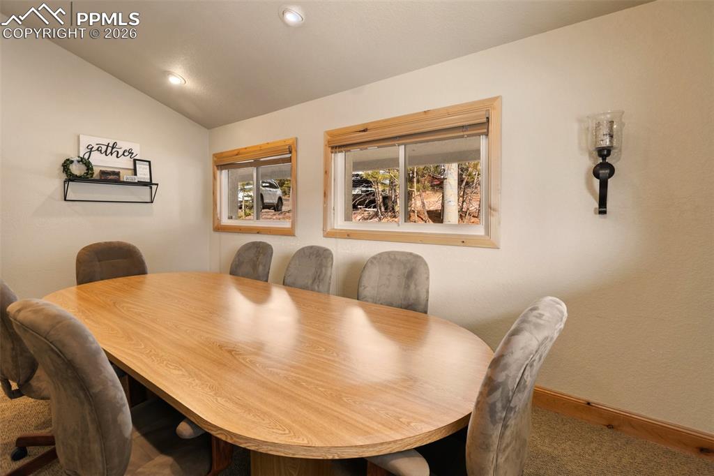 Image 19 of 40: Office