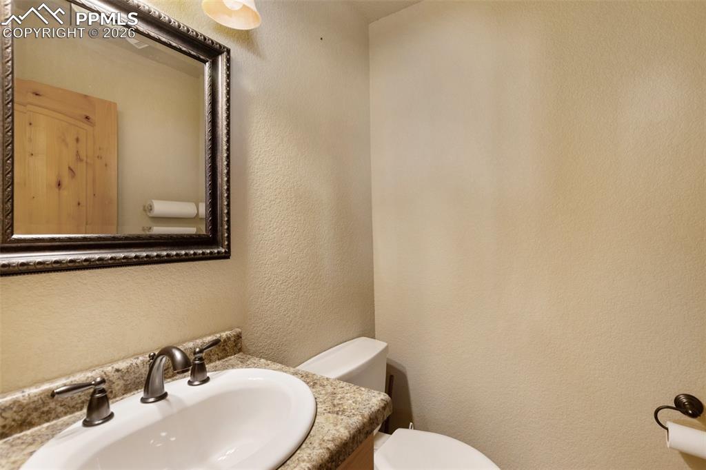 Image 32 of 40: Bathroom