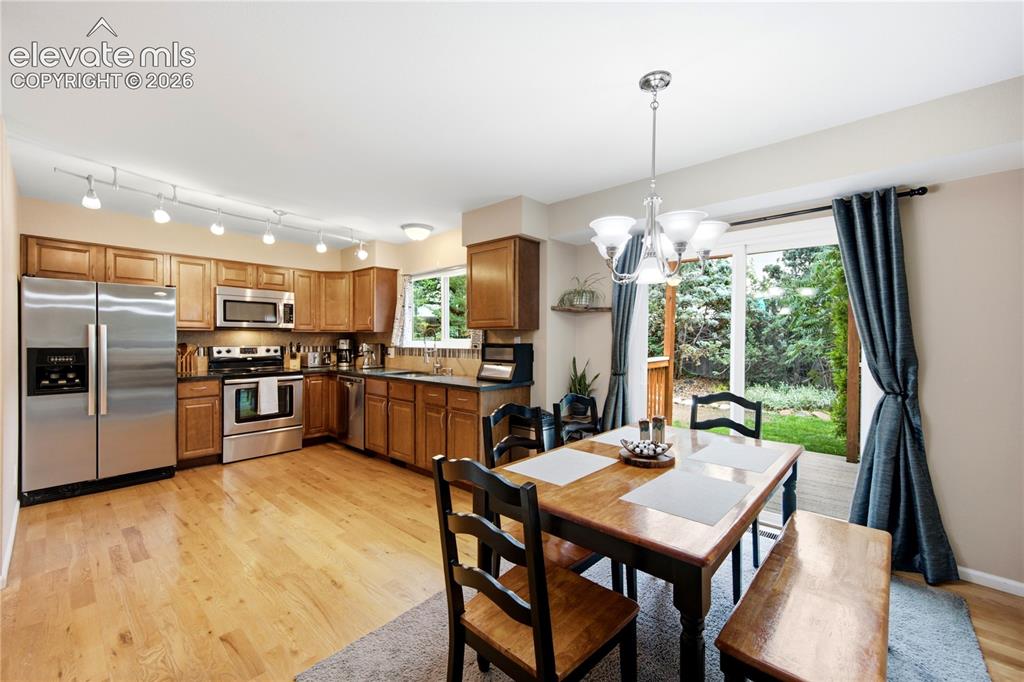 Image 10 of 49: Dining Area