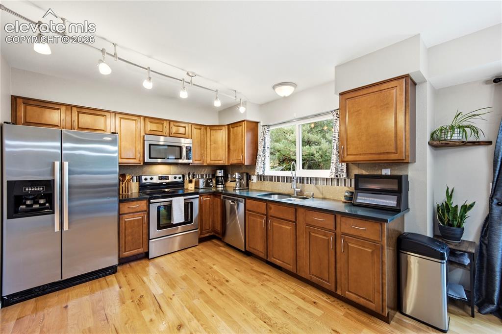 Image 12 of 49: Kitchen