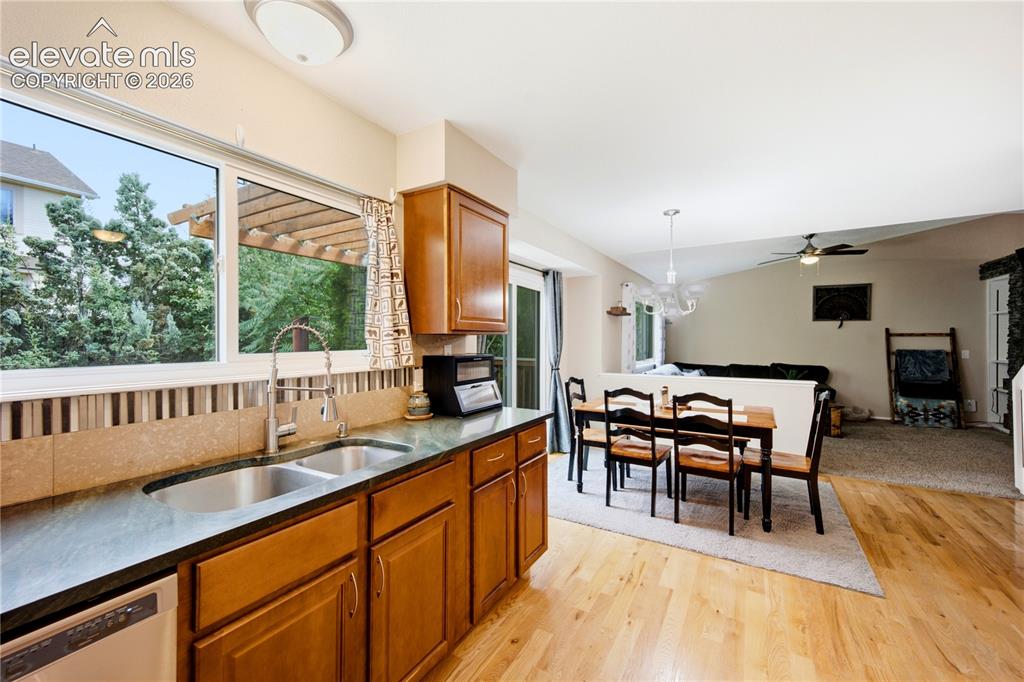 Image 13 of 49: Kitchen