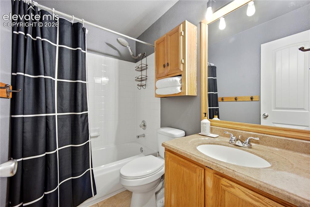 Image 29 of 49: Bathroom