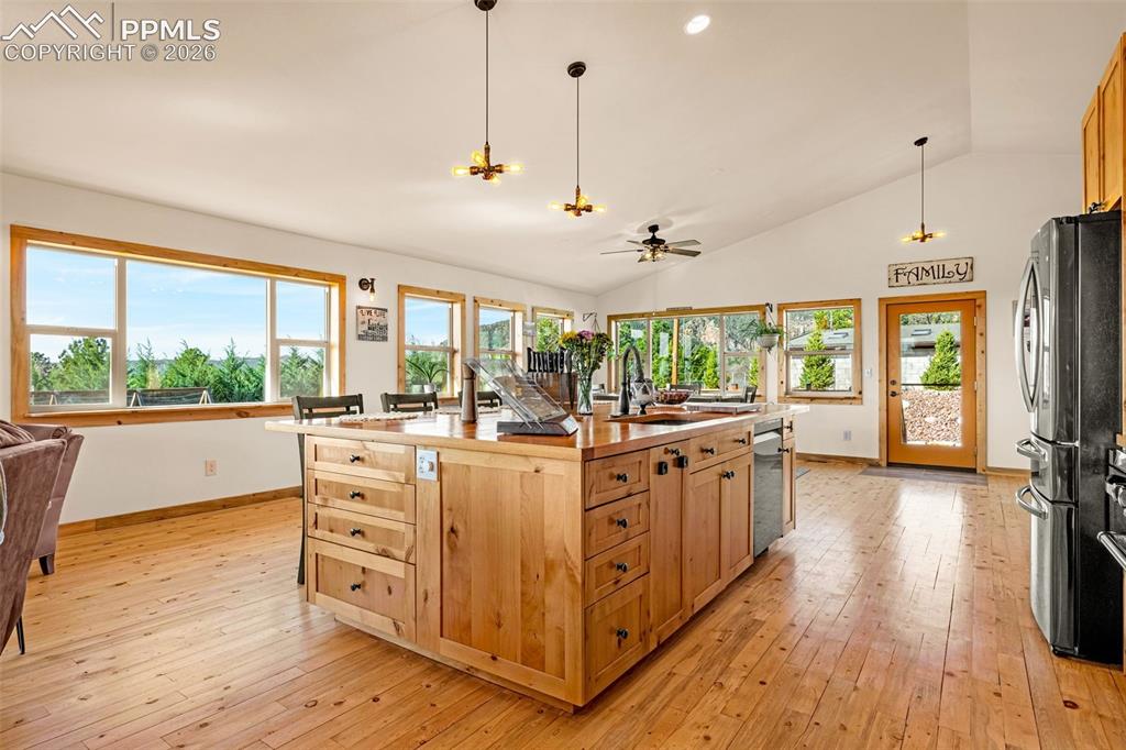 Image 6 of 50: Kitchen with custom made cabinetry