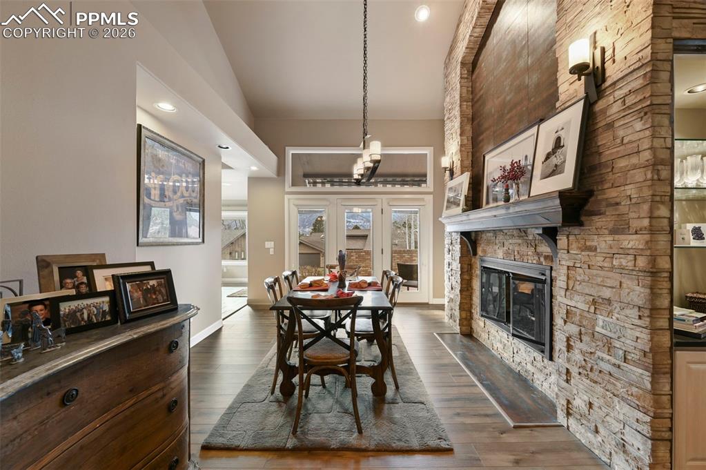 Image 11 of 49: Dining Area