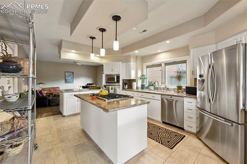 Image 16 of 49: Kitchen