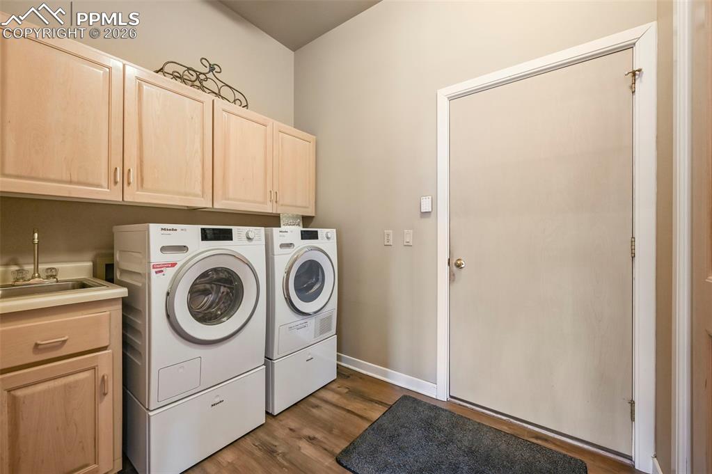 Image 31 of 49: Laundry