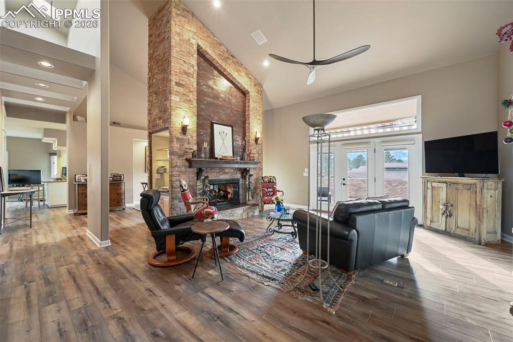 Image 5 of 49: Great Room