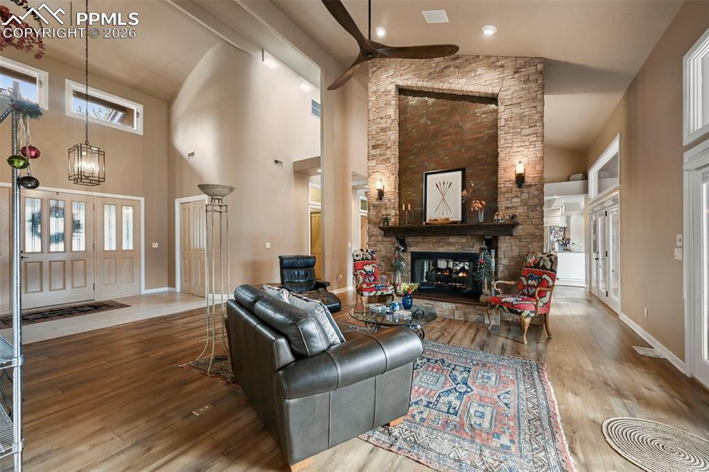 Image 7 of 49: Great Room