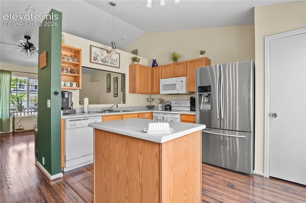 Image 12 of 25: Kitchen