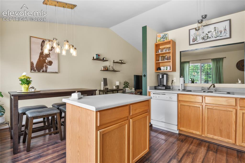 Image 13 of 25: Kitchen