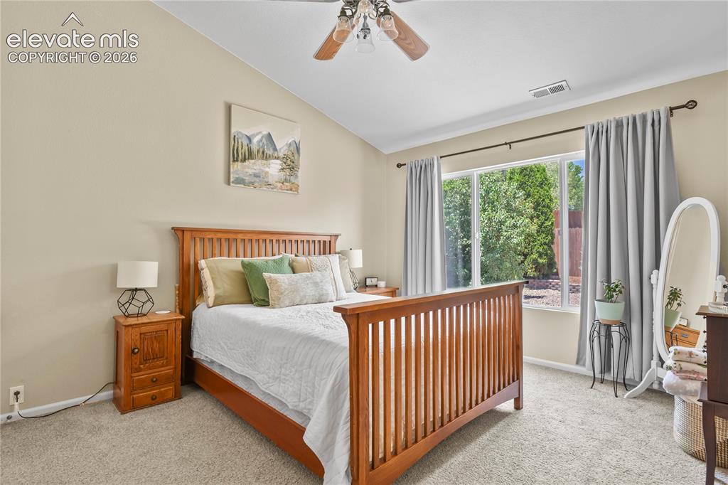 Image 15 of 25: Bedroom