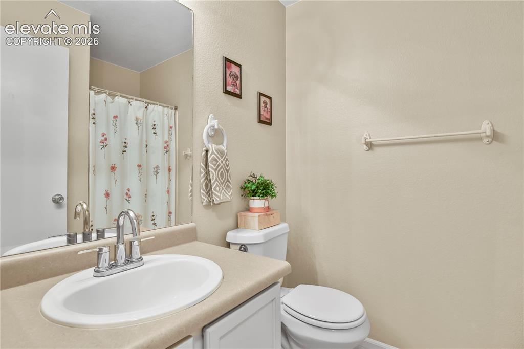 Image 20 of 25: Bathroom