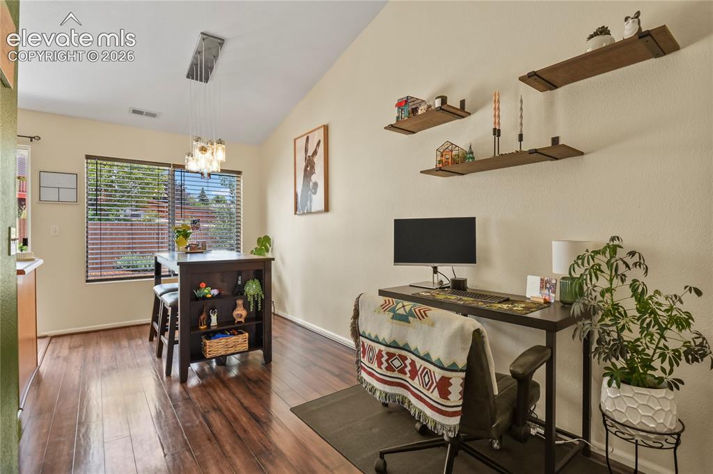 Image 8 of 25: Office