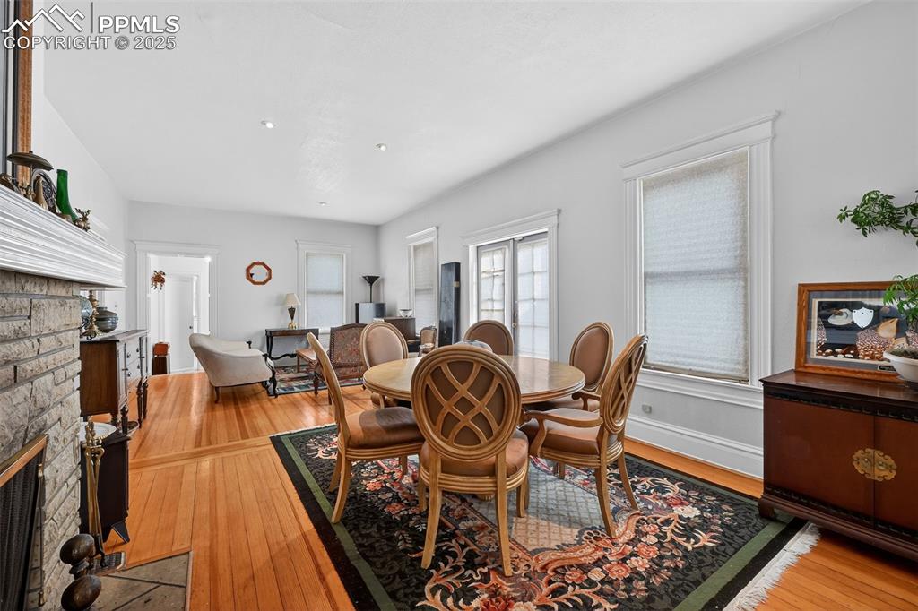 Image 11 of 44: Dining Area