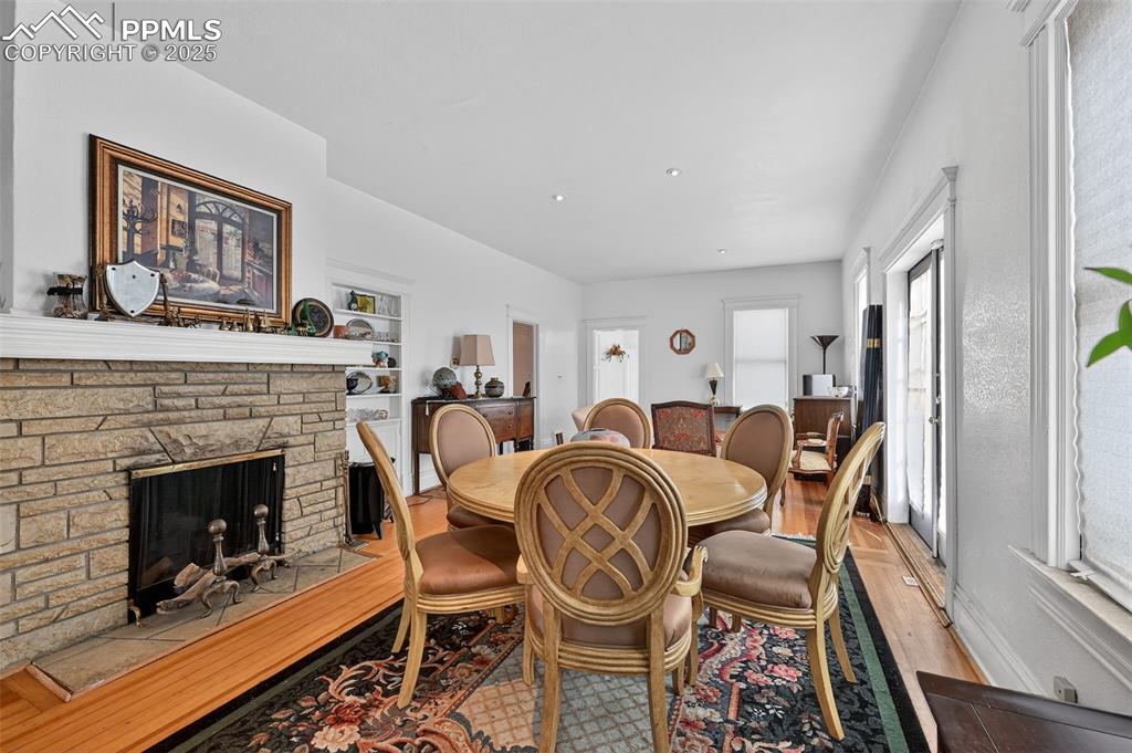 Image 12 of 44: Dining Area